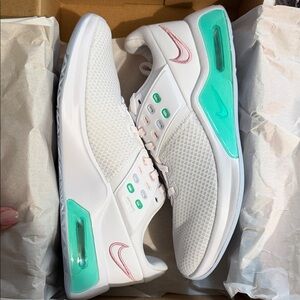 Nike Women's White and Mint Athletic Shoes